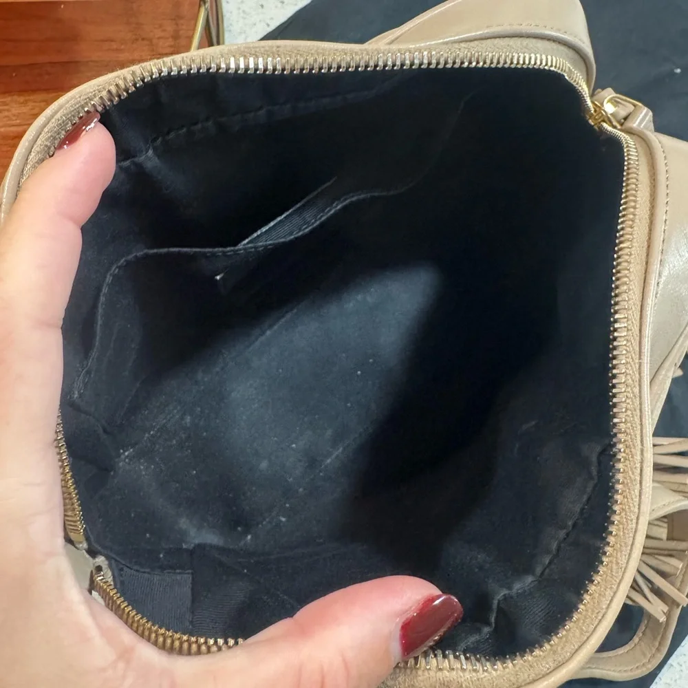 🛑 SOLD 🛑 Saint Laurent Lou Camera Bag – Dark Beige Leather with Tassel - Picture 10 of 13